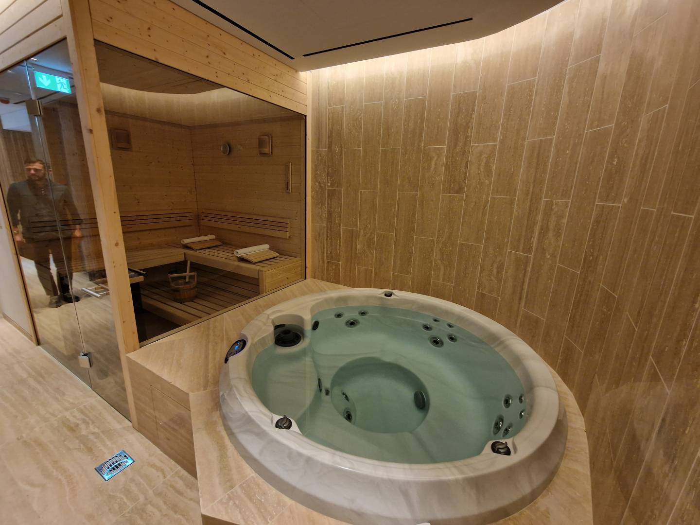 V budově je sauna s jacuzzi. Foto: dom.com.cy.
