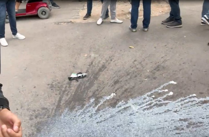 Неизвестная жидкость на асфальте. Фото: скрин видео