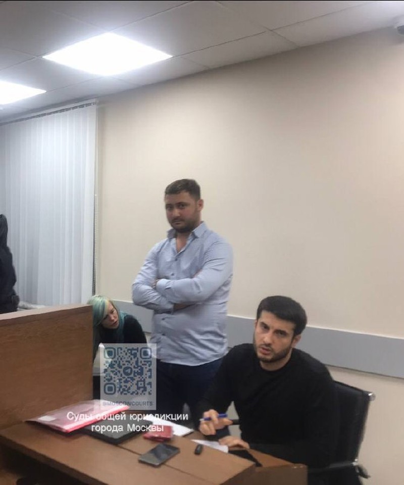 В зале суда.