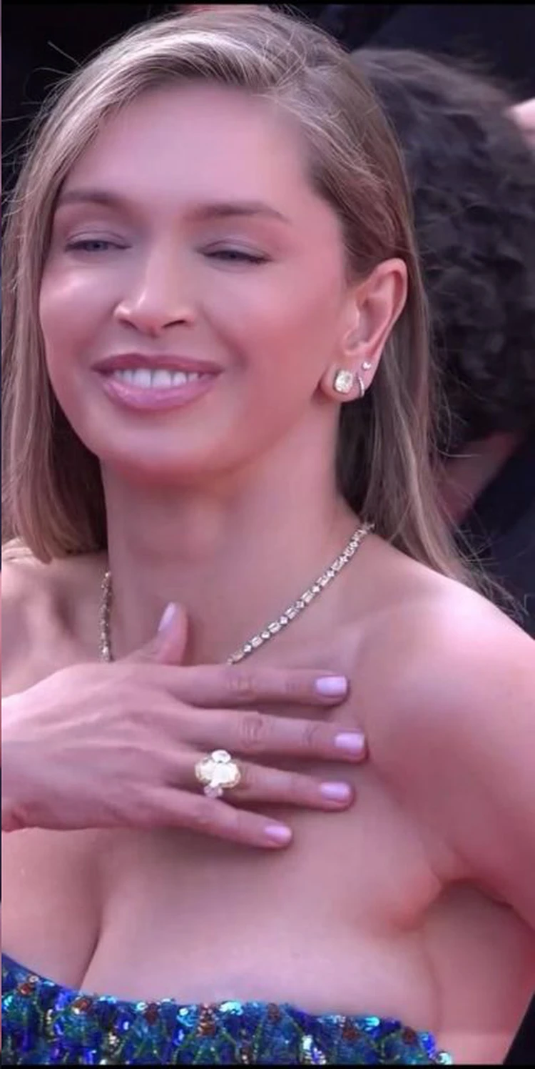 Әйелдердің қынаптарын жалап жатқан суреттері