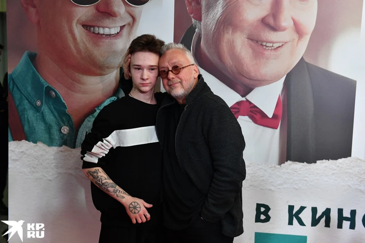 Табиғи оргазм: әйелдердің спермасын қараңыз Қыз және сексуалды транспорно