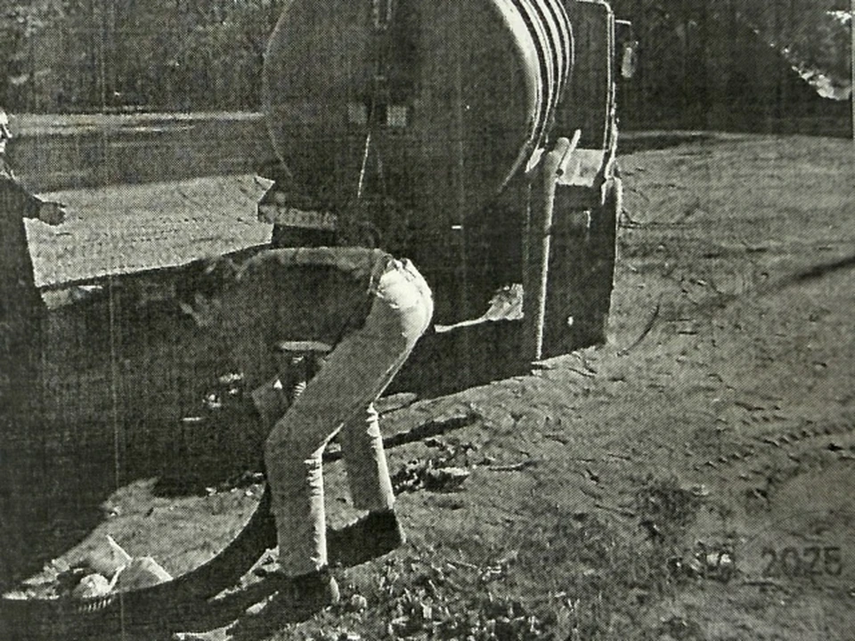 Самовольное подключение к централизованной системе водоотведения зафиксировано на улице Деминского