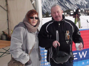 Наша Даша ведет светскую беседу с Андреем Макаревичем.