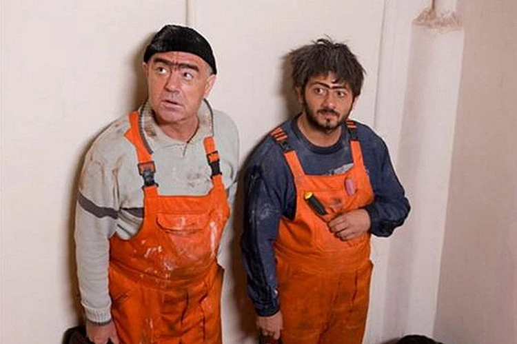 Арық аққұбалар трахаеттенеді (порно фото)