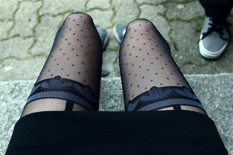 В колготках с поднятыми ногами порно (74 фото) - порно и эротика city-lawyers.ru