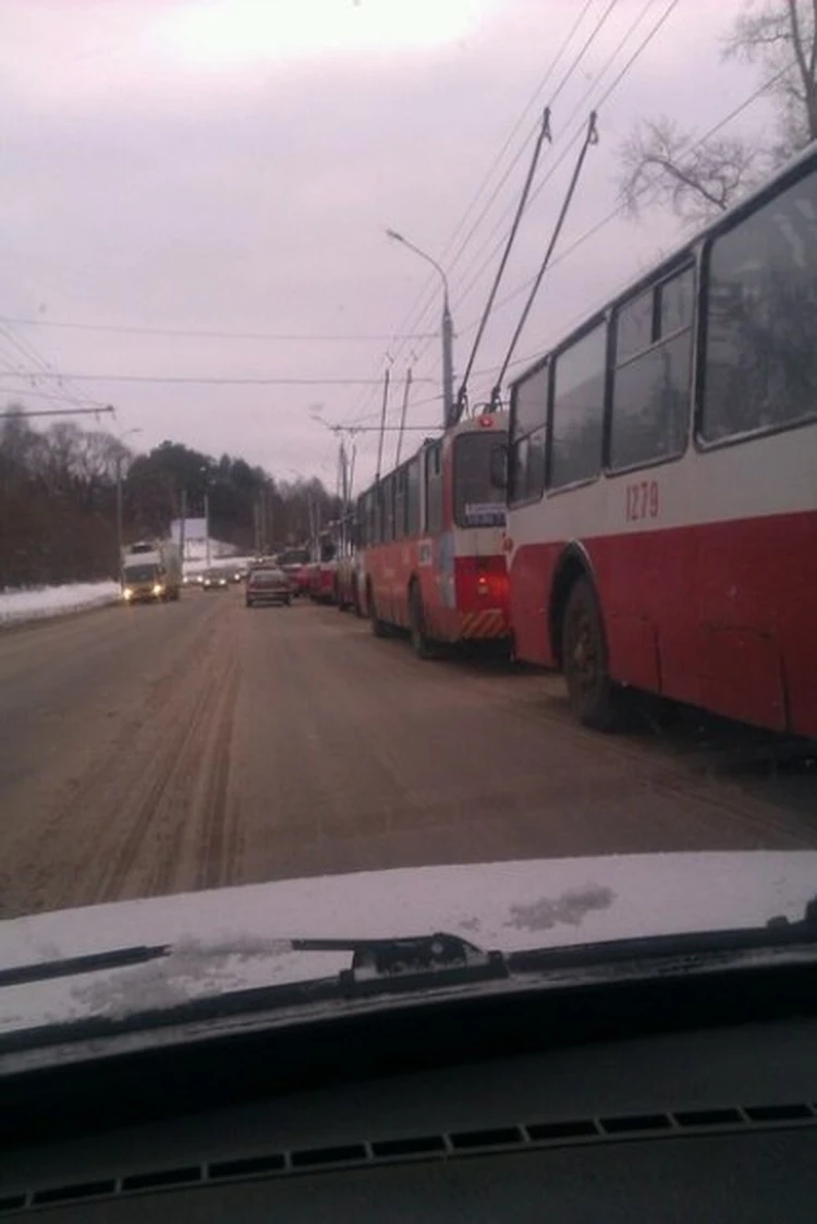 Дорожный коллапс в Ижевске: пробки, 30 аварий с утра и остановившиеся  троллейбусы - KP.RU