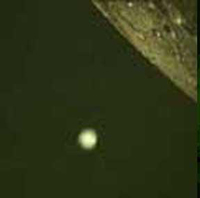 Светящийся объект, снятый у Луны в 1970- году с борта корабля Аполлон-13. Тоже шаровая молния?
