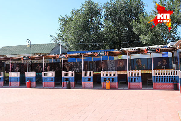 . танцпол и кафешка с тематическими кабинками, например, мужья Аллы.