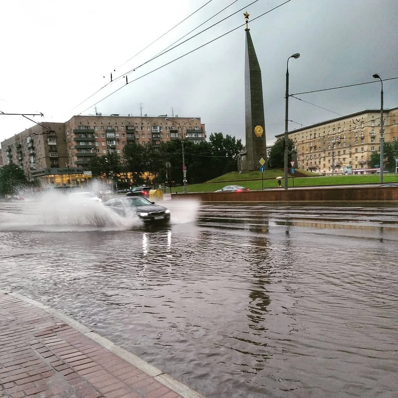 Потоп в Москве: улицы столицы превратились в реки из-за мощного ливня -  KP.RU