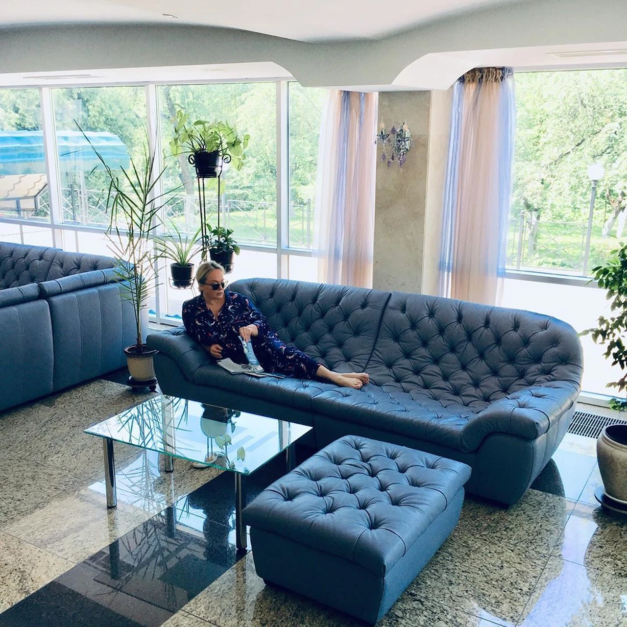 Xosh, juda semiz, katta hajmdagi pud olchamli kokraklar Rossiyalik buvisi nabirasi bilan jinsiy aloqada bo‘lgan.